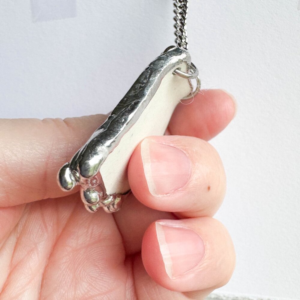 Handmade repurposed blue delft ceramic shard necklace - Picture 5 of 10